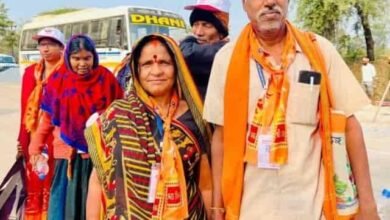 मीलों की दूरी हुई खत्म, अब घर की चौखट तक पहुंच रहा पानी मीलों की दूरी हुई खत्म, अब घर की चौखट तक पहुंच रहा पानी