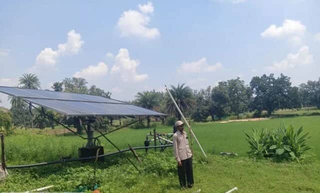 सूरज की ऊर्जा से खेतों में खुशहाली, चरण सिंह की खेती ने पकड़ी नई उड़ान सूरज की ऊर्जा से खेतों में खुशहाली, चरण सिंह की खेती ने पकड़ी नई उड़ान