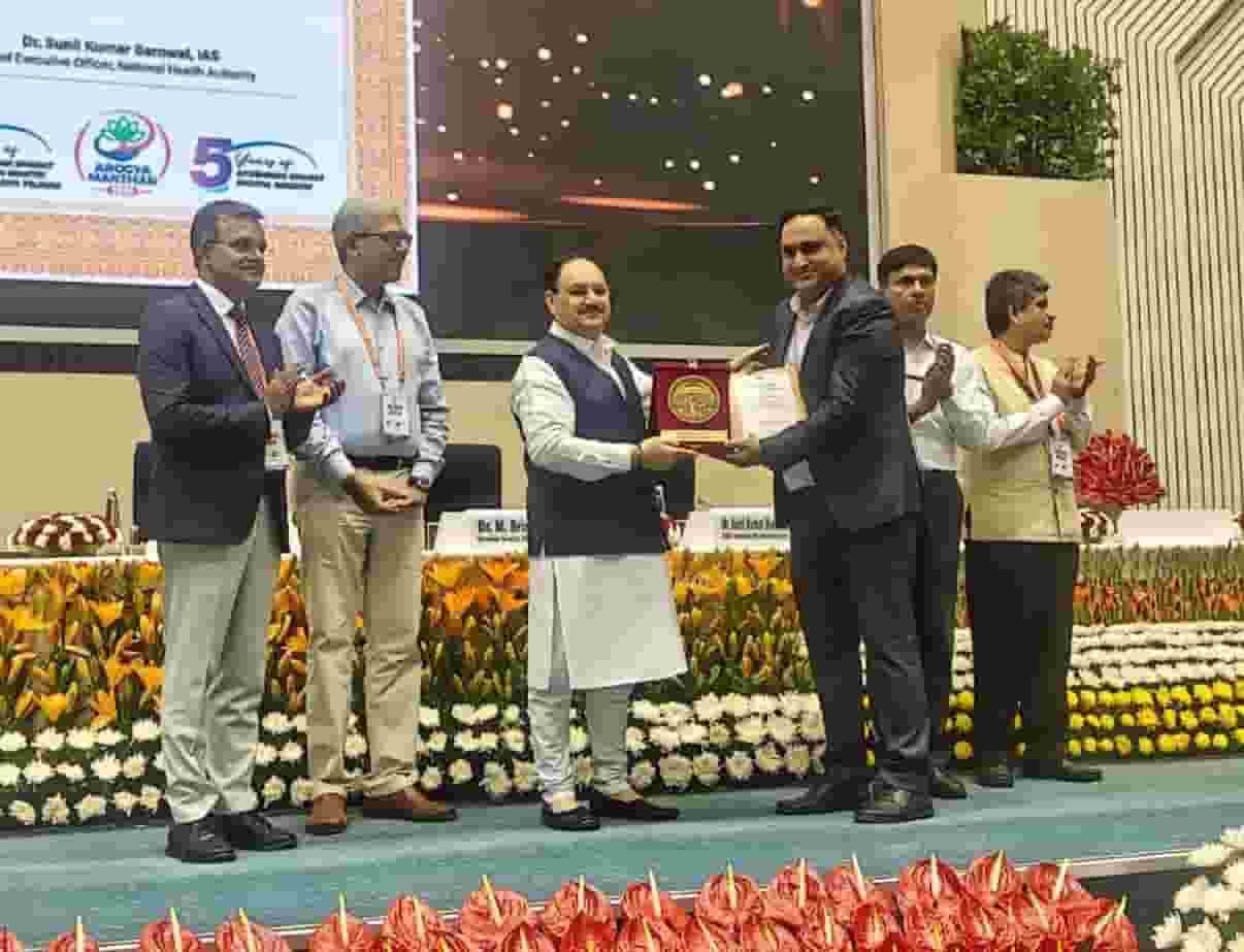 स्वस्थ समाज की ओर बढ़ते कदम, स्वास्थ्य सुरक्षा से जनकल्याण का नया संकल्प : सीएम साय स्वस्थ समाज की ओर बढ़ते कदम, स्वास्थ्य सुरक्षा से जनकल्याण का नया संकल्प : सीएम साय
