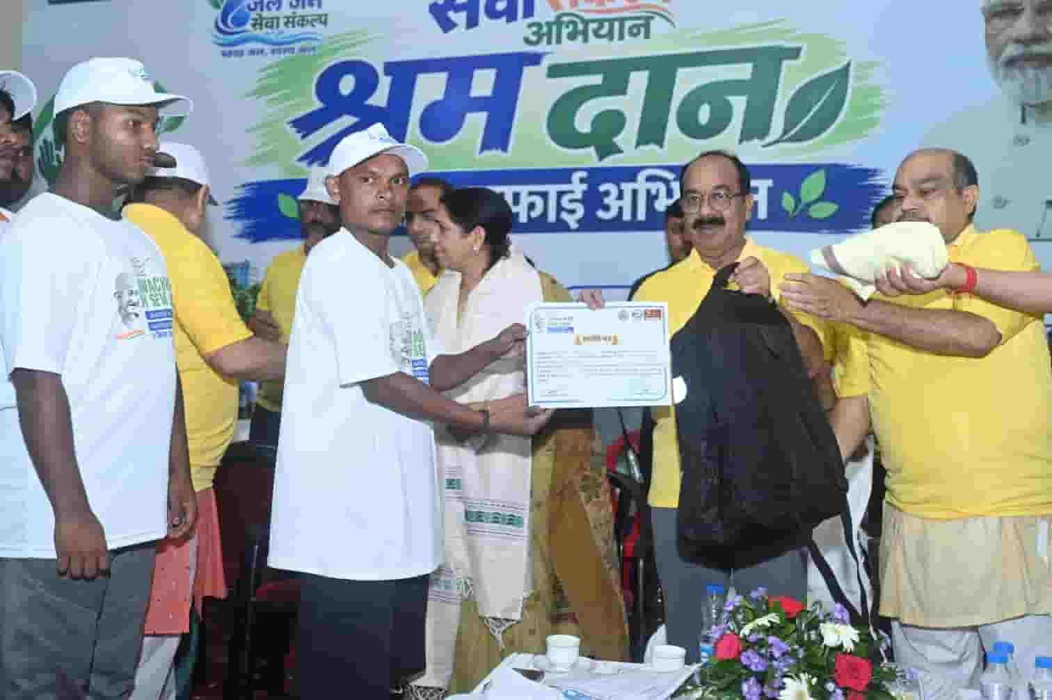 आदत बदली तो शहर बदलेगा! स्वच्छता को जीवनशैली बनाने की अपील: अरुण साव आदत बदली तो शहर बदलेगा! स्वच्छता को जीवनशैली बनाने की अपील: अरुण साव