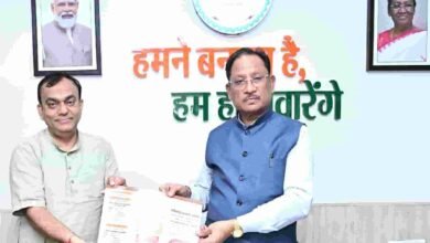 सीएम साय से मुलाकात ने बढ़ाई हलचल, राजभाषा आयोग अध्यक्ष प्रभात मिश्रा ने की भेंट सीएम साय से मुलाकात ने बढ़ाई हलचल, राजभाषा आयोग अध्यक्ष प्रभात मिश्रा ने की भेंट