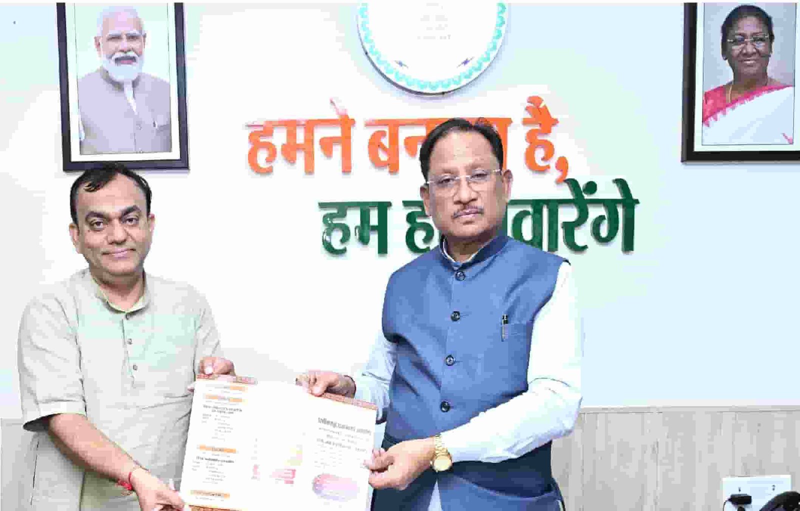 सीएम साय से मुलाकात ने बढ़ाई हलचल, राजभाषा आयोग अध्यक्ष प्रभात मिश्रा ने की भेंट सीएम साय से मुलाकात ने बढ़ाई हलचल, राजभाषा आयोग अध्यक्ष प्रभात मिश्रा ने की भेंट