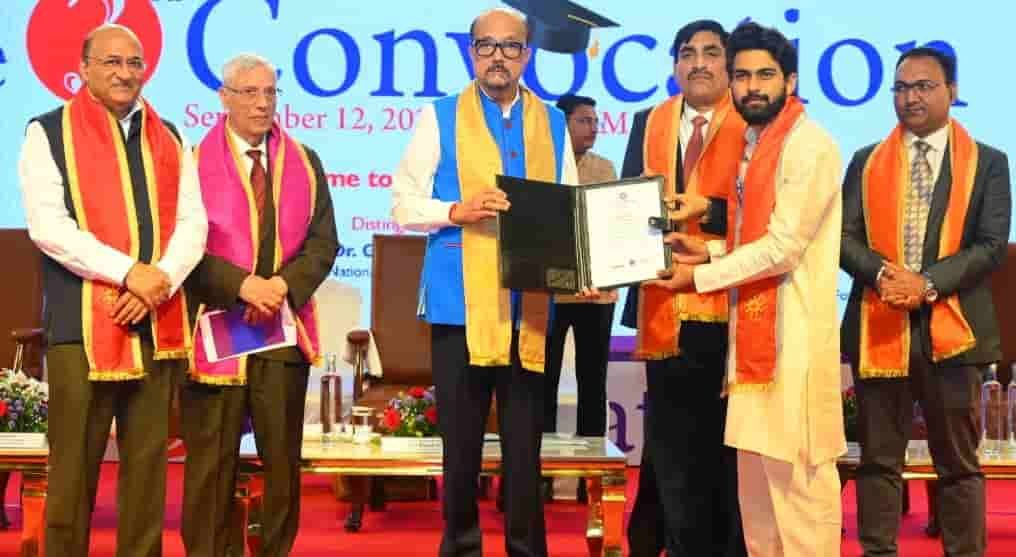 स्क्रीन की गिरफ्त में जिंदगी, डिजिटल एडिक्शन को लेकर राज्यपाल डेका ने चेताया