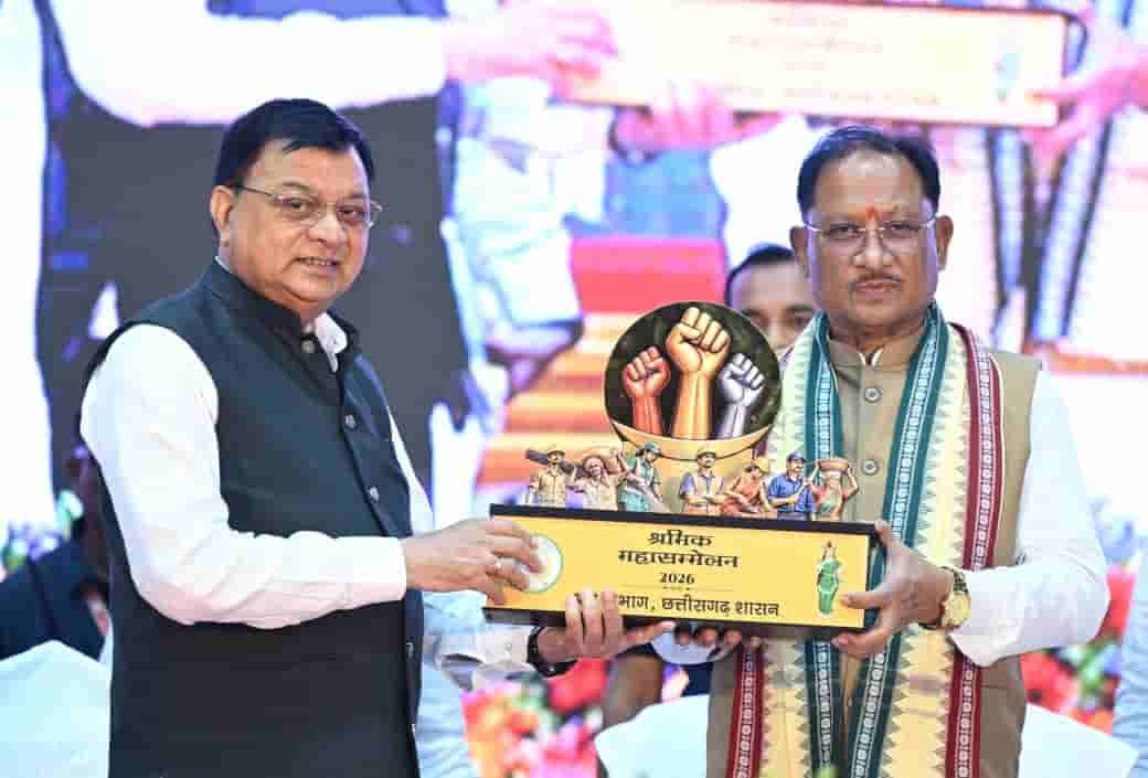 मेहनत के हाथ, समृद्धि की राह—श्रमवीरों से गढ़ रहा छत्तीसगढ़ का भविष्य मेहनत के हाथ, समृद्धि की राह—श्रमवीरों से गढ़ रहा छत्तीसगढ़ का भविष्य