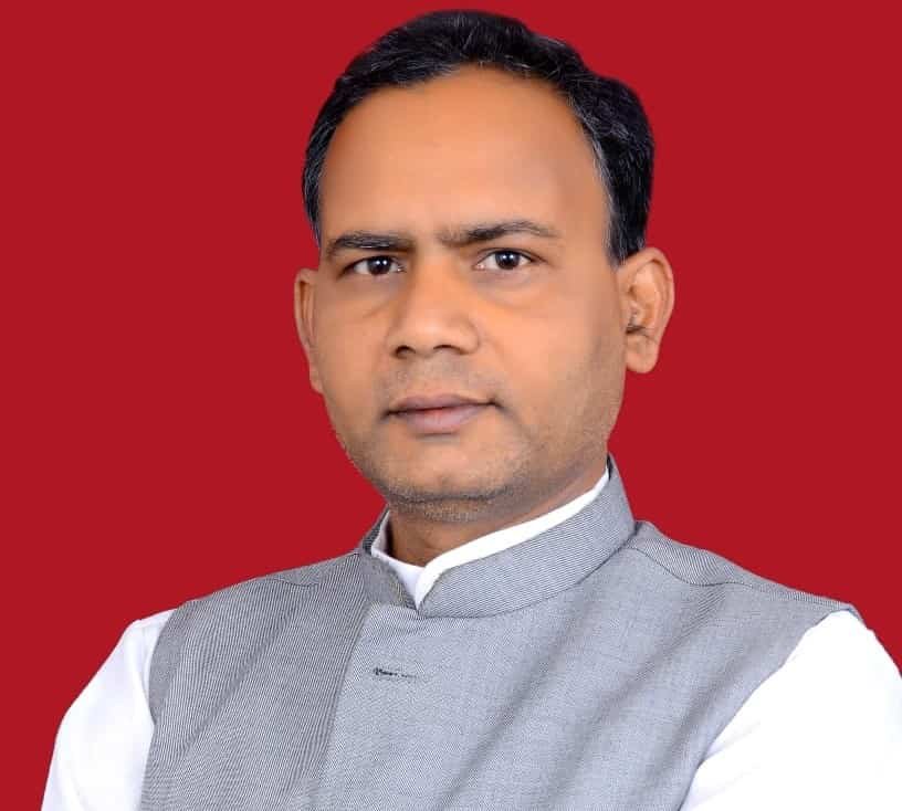 जर्जर सड़कें, सूने गोठान और बदहाल स्कूल—कांग्रेस ने सरकार की नीतियों पर उठाए सवाल जर्जर सड़कें, सूने गोठान और बदहाल स्कूल—कांग्रेस ने सरकार की नीतियों पर उठाए सवाल