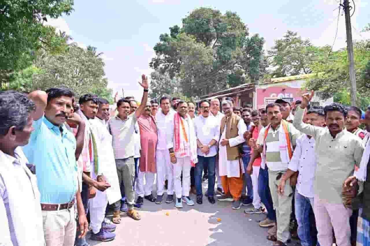 बोधघाट परियोजना के 56 गांवों तक पहुंचे सुखदेव भगत, डूबान क्षेत्र के ग्रामीणों के बीच पहुंचे बोधघाट परियोजना के 56 गांवों तक पहुंचे सुखदेव भगत, डूबान क्षेत्र के ग्रामीणों के बीच पहुंचे