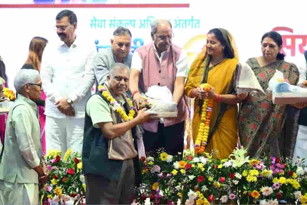 जहां बुजुर्गों का मान, वहां खुशियों की पहचान—बृजमोहन अग्रवाल जहां बुजुर्गों का मान, वहां खुशियों की पहचान—बृजमोहन अग्रवाल