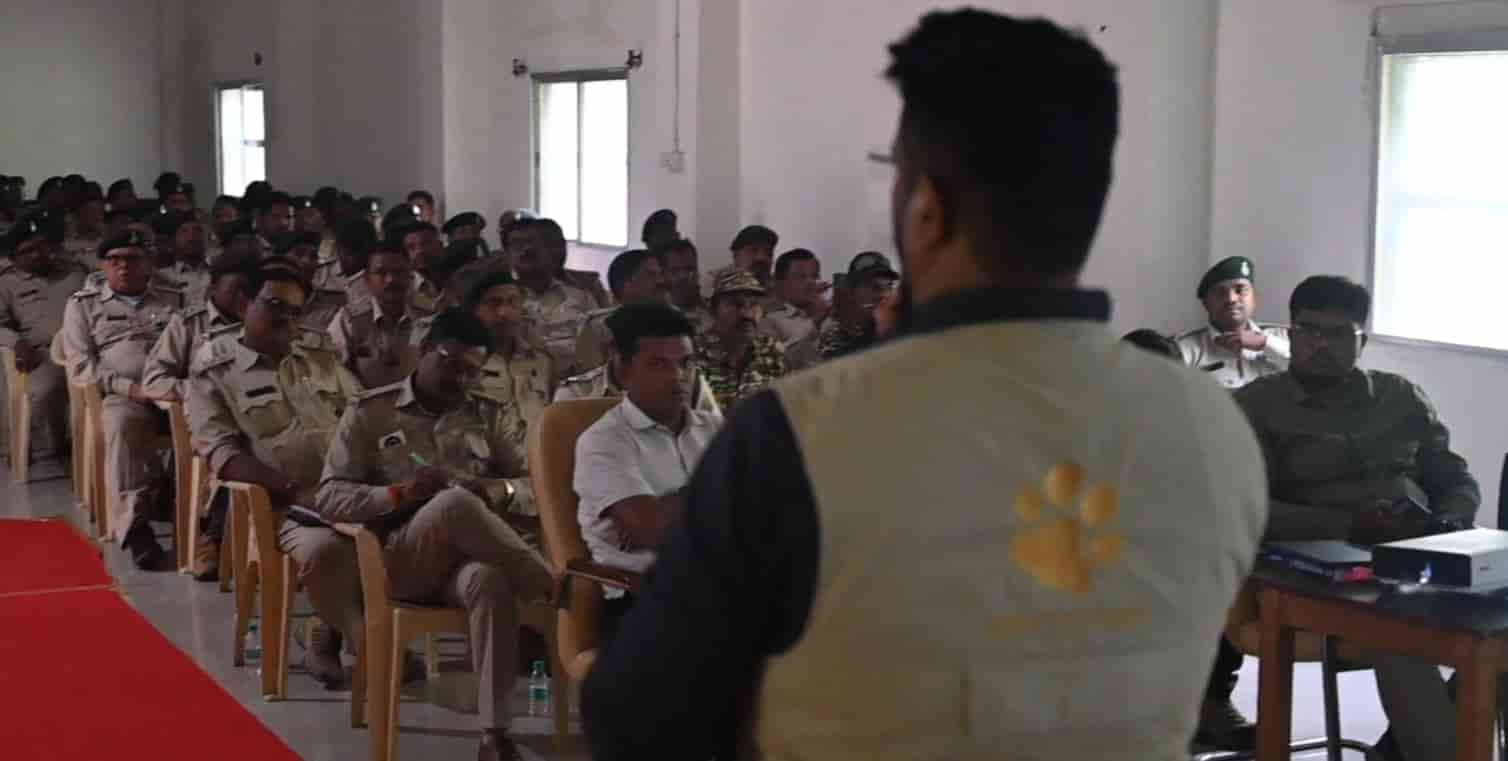 बस्तर में गूंजा बाघ संरक्षण का संदेश, पहली बार संभाग स्तरीय कार्यशाला बस्तर में गूंजा बाघ संरक्षण का संदेश, पहली बार संभाग स्तरीय कार्यशाला
