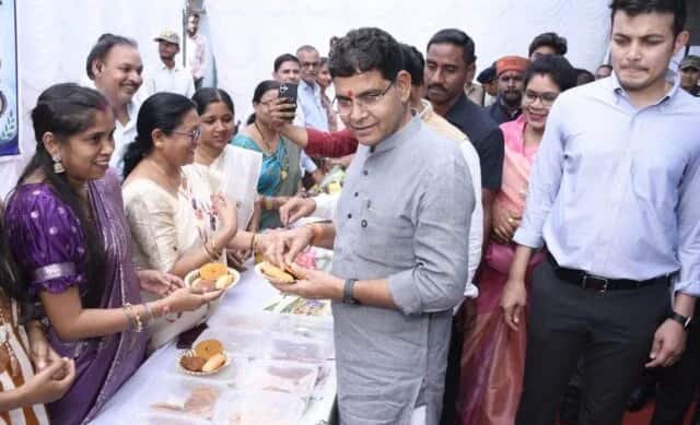अंतर्राष्ट्रीय वृद्धजन दिवस पर 500 बुजुर्गों का सम्मान अंतर्राष्ट्रीय वृद्धजन दिवस पर 500 बुजुर्गों का सम्मान