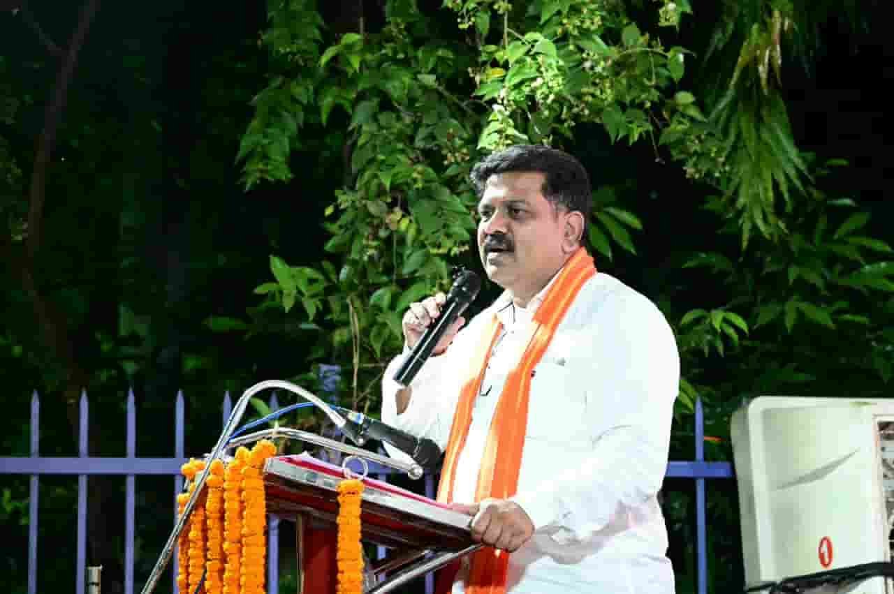 स्याही से अमर हुई स्मृतियां, स्व. पंकज शर्मा की प्रतिमा से जीवंत हुई पत्रकारिता की विरासत