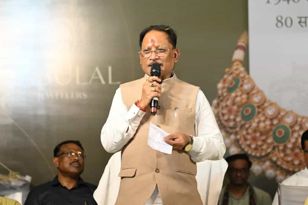 सम्मान, सुरक्षा और स्वावलंबन—नारी शक्ति के सशक्त भविष्य का संकल्प सम्मान, सुरक्षा और स्वावलंबन—नारी शक्ति के सशक्त भविष्य का संकल्प