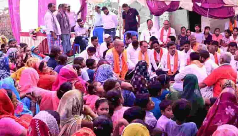गांव की चौपाल, जनसंवाद की पहल—वनांचल में ग्रामीणों के बीच पहुंचे विजय शर्मा गांव की चौपाल, जनसंवाद की पहल—वनांचल में ग्रामीणों के बीच पहुंचे विजय शर्मा