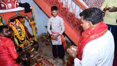 महाअष्टमी पर तीन शक्तिपीठों में पहुंचे विजय शर्मा, मां दुर्गा के स्वरूपों के किए दर्शन महाअष्टमी पर तीन शक्तिपीठों में पहुंचे विजय शर्मा, मां दुर्गा के स्वरूपों के किए दर्शन