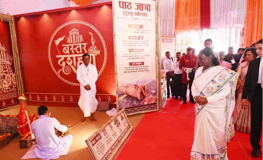 बस्तर दशहरा के मंच से राष्ट्रपति मुर्मु का संदेश—प्रकृति के साथ जीना जनजातीय समाज से सीखें