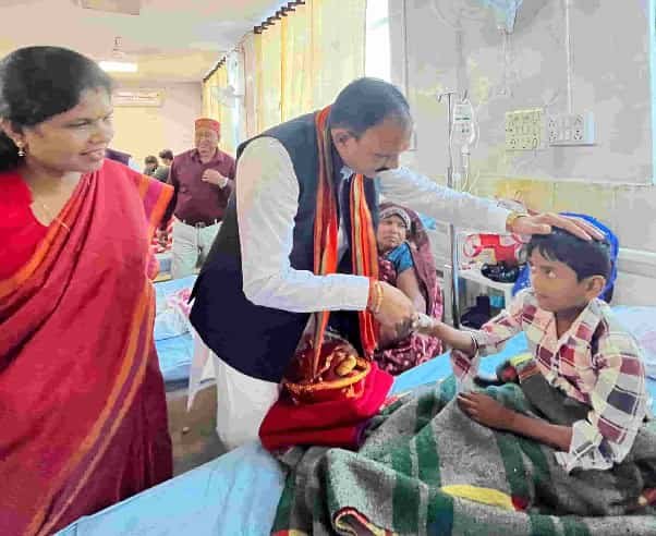 हादसे ने छीनी छह जिंदगियां, घायलों की मदद के लिए आगे आई सरकार हादसे ने छीनी छह जिंदगियां, घायलों की मदद के लिए आगे आई सरकार