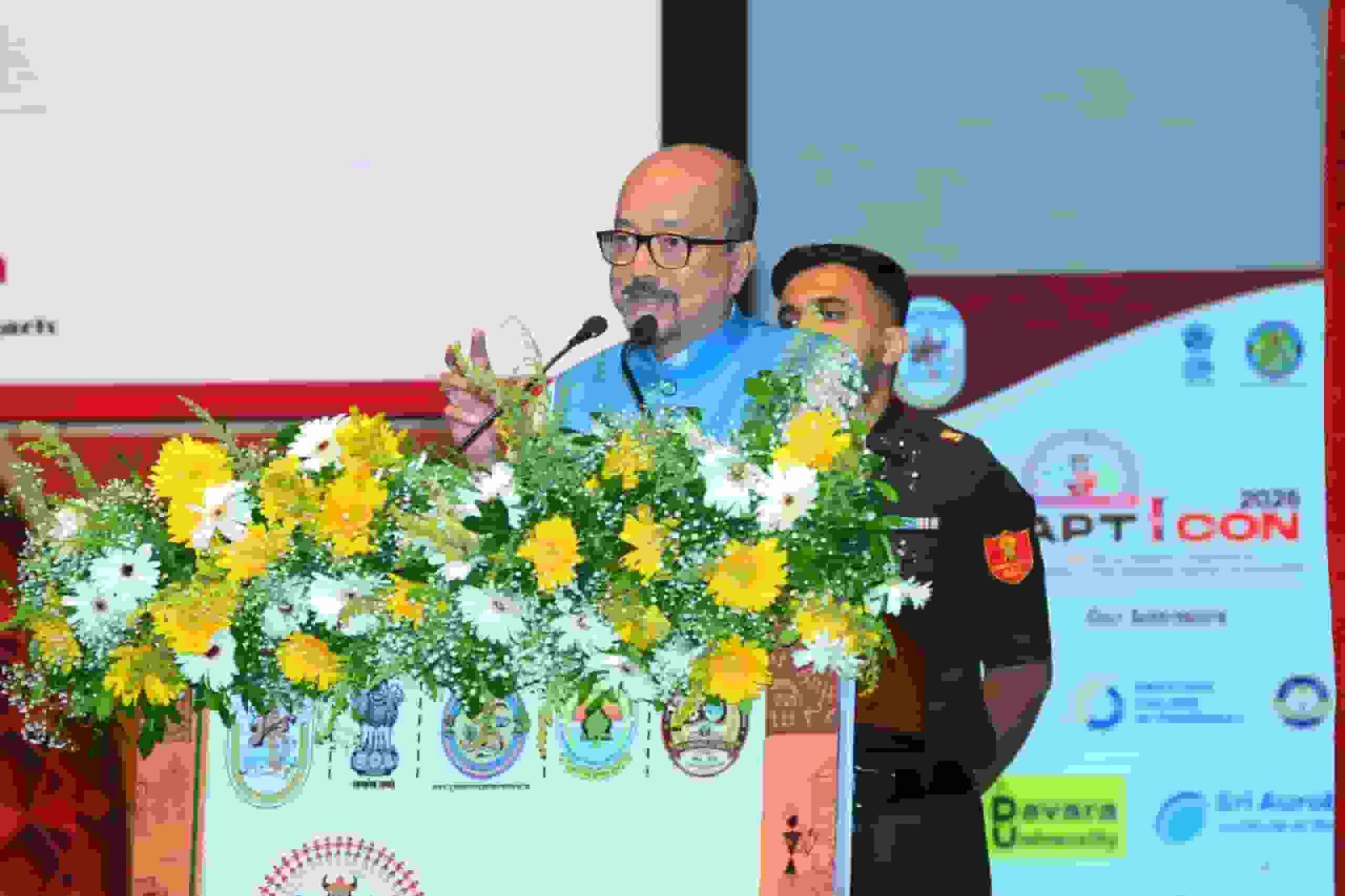 सस्ती दवाएं, गांवों तक बेहतर इलाज और नकली दवाओं पर रोक—राज्यपाल डेका का जोर