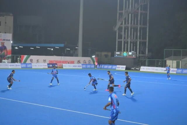 चक्रधर चैंपियंस ने राजधानी रॉयल्स को 4-3 से हराया, सेमीफाइनल के करीब पहुंची टीम चक्रधर चैंपियंस ने राजधानी रॉयल्स को 4-3 से हराया, सेमीफाइनल के करीब पहुंची टीम