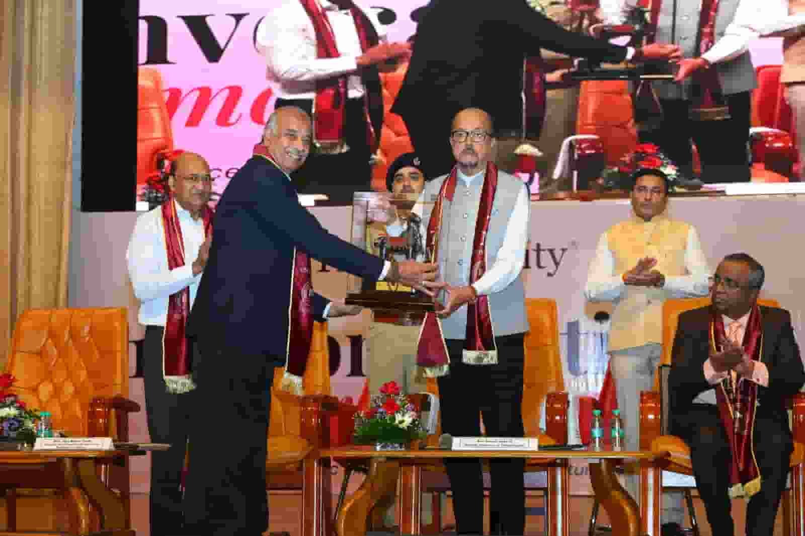सोच को दें पंख, आइडिया को बनाएं कारोबार—शिक्षा से सफलता की राह : डेका सोच को दें पंख, आइडिया को बनाएं कारोबार—शिक्षा से सफलता की राह : डेका