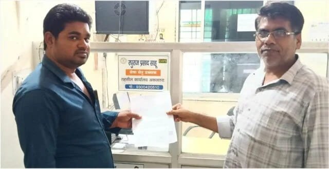 सेवा सेतु बना सहूलियत का सेतु, अजय कुमार के पुत्र को कम समय में मिला स्थायी जाति प्रमाण पत्र सेवा सेतु बना सहूलियत का सेतु, अजय कुमार के पुत्र को कम समय में मिला स्थायी जाति प्रमाण पत्र