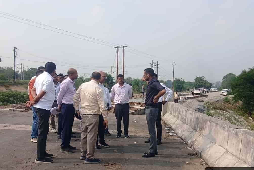 बेहतर सड़कों की ओर बढ़ते कदम, मरम्मत और बीटी पैच कार्यों को गति देने पर जोर बेहतर सड़कों की ओर बढ़ते कदम, मरम्मत और बीटी पैच कार्यों को गति देने पर जोर
