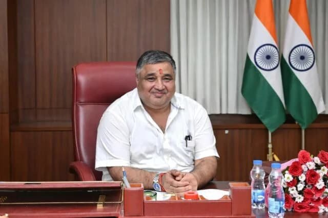 25 वर्षों की सेवा यात्रा, जनकल्याण और विकसित भारत के संकल्प पर विशेष लेख